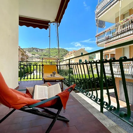 Апартаменты Relax A 800 Mt Dal Mare - Free Parking, A/c E Wifi Пьетра-Лигуре